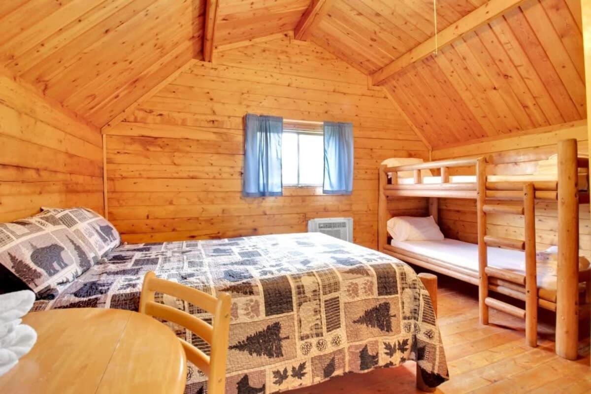 Lovely Rustic Cabin In Μπλούμινγκτον Εξωτερικό φωτογραφία