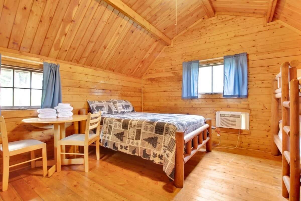 Lovely Rustic Cabin In Μπλούμινγκτον Εξωτερικό φωτογραφία