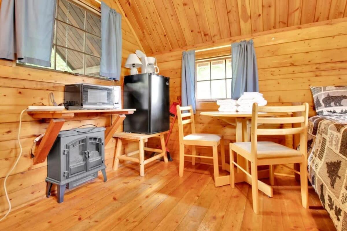Lovely Rustic Cabin In Μπλούμινγκτον Εξωτερικό φωτογραφία